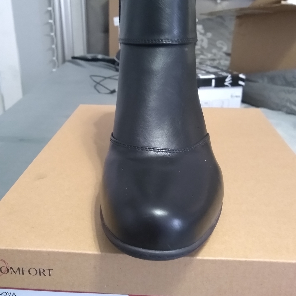 Boots - Picture 3 of 3